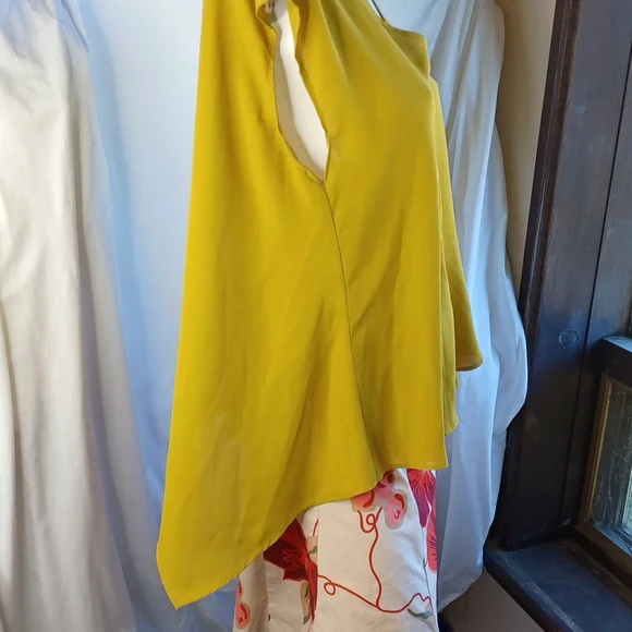 Rachel Roy oversized summer top very light fabric size small - Picture 4 of 5